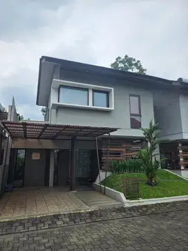Dijual Rumah di Komplek Boemi Sambara Cimahi, 2 Lantai Aman Siap Huni
