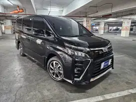 KM40rb Voxy 2.0 AT 2017