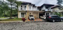 Rumah Mewah Posisi Hook Di kota Baru Parahyangan