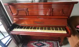 Piano klasik antik