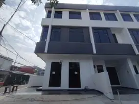 Rumah ready bisa kpr lokasi strategis dikemayoran jakarta pusat