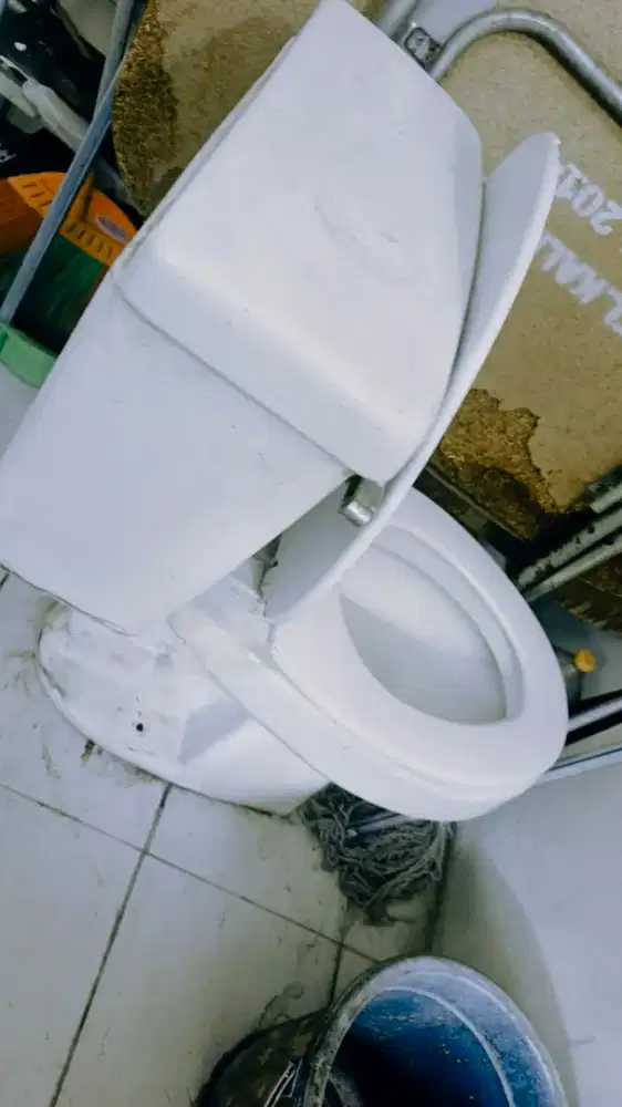Kloset kamar mandi toto