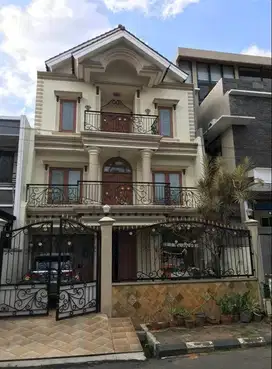 DIJUAL RUMAH TERPELIHARA DI PURI INDAH JAKARTA BARAT