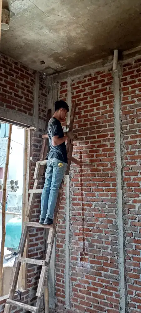 Tukang bangunan harian borongan