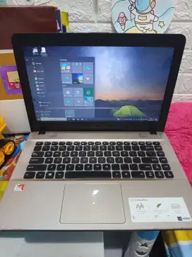 Laptop Asus X441B AMD A9. Ram 8gb/SSD  .batre awet ( 3,1GHz )