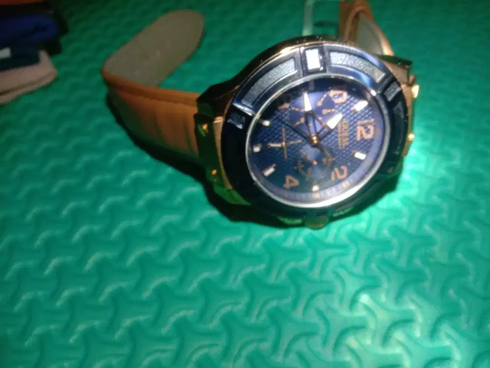 Jam tangan automatic GUESS