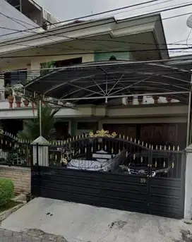 Rumah 2 Lantai Darmo Permai Selatan Semi Furnish