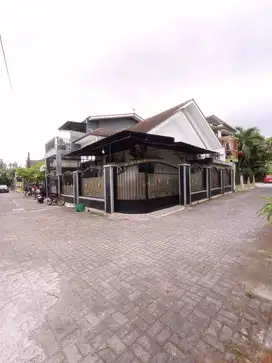 Rumah 2 Lantai Dalam Perum Di Condongcatur Dekat Pakuwon Mall,UPN, UGM