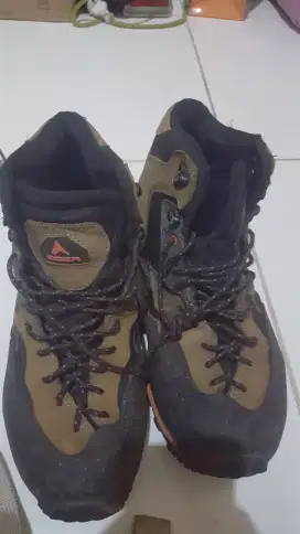 SEPATU GUNUNG EIGER ( GRATIS TAS SLEMPANG EIGER & CELANA AREI )