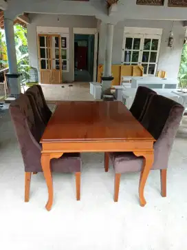Dijual Set Meja Makan Jati + 4 Kursi Bludru