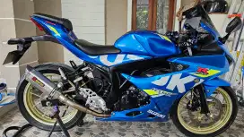 Suzuki GSX R Biru Gratis Helm KYT TT Course - Simpanan Mulus terawat