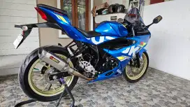 Suzuki GSX R Biru Gratis Helm KYT TT Course - Simpanan Mulus terawat
