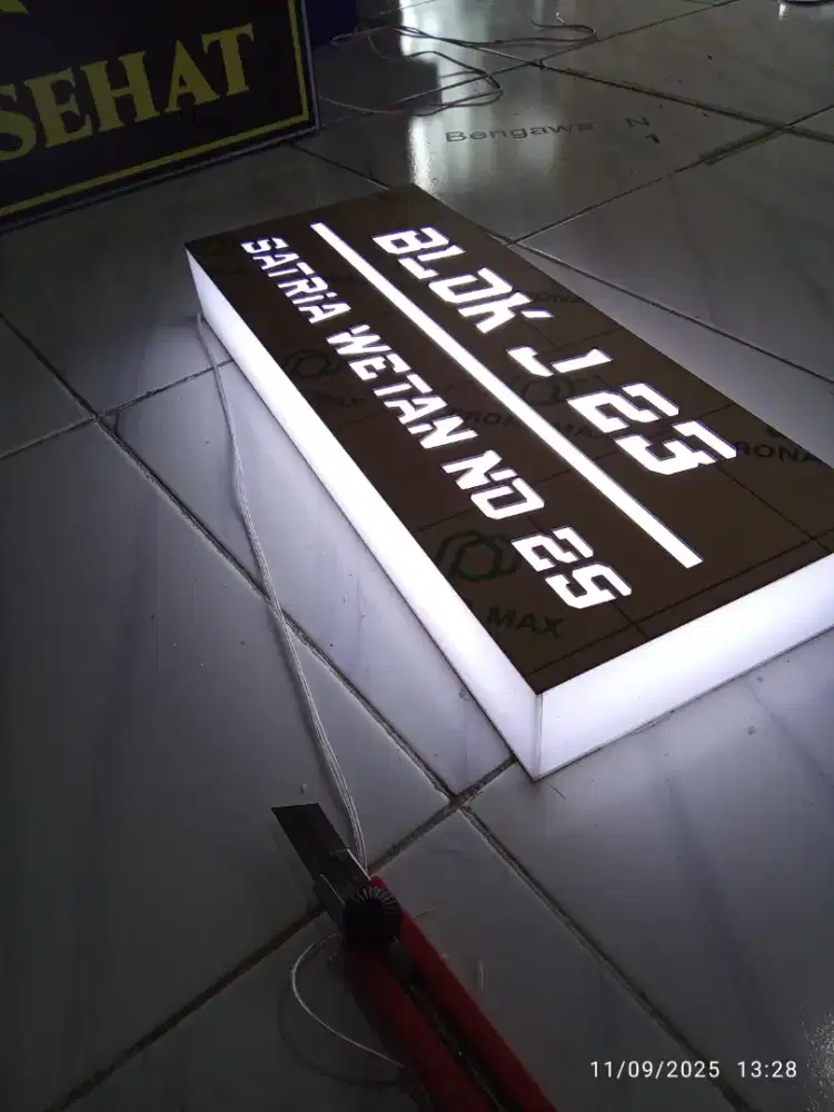 Nomor rumah akrilik led
