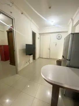 Sewa Apartemen Greenbay Pluit Tipe 2 BR Semi Furnished View Kolam