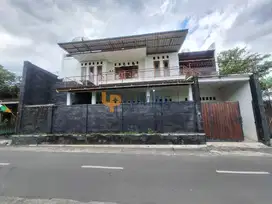 RUMAH 2 LANTAI UNDER 2 MILYAR DI NGAGLIK DEKAT UGM