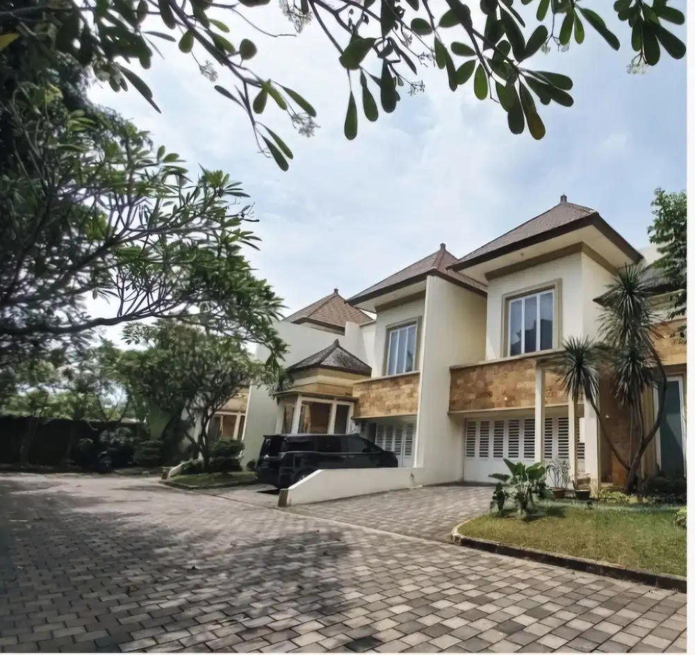 Rumah Mewah dalam Townhouse di Pejaten Barat