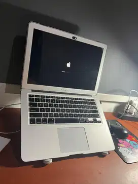 MACBOOK Air 13 2014 masih mulus dan berfungsi normal