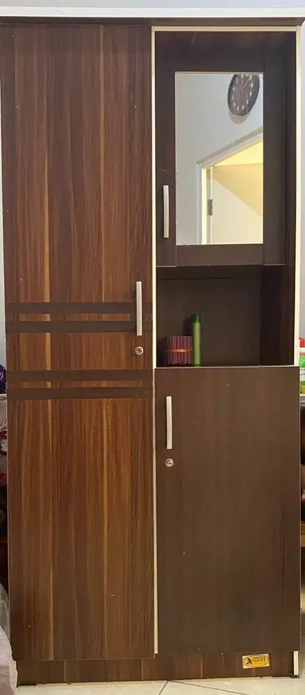 Lemari baju panel