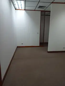 SEWA KANTOR DI JAKARTA SELATAN KUNINGAN 35M2 PARTISI 6JT/BLN