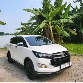 [Gress Mobil Kutisari]Innova Venturer Diesel 2.4 AT Tahun 2018 Langka