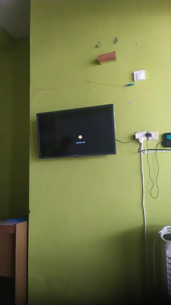 Breket led tv/bracket tv/braket tv/briket tv/gantungan tv