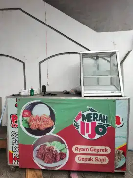 Meja jualan dan etalase ayam geprek