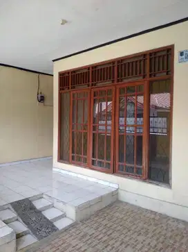 Kontrak rumah komplek strategis dekat stasiun lrt harjamukti depok