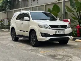 Toyota Fortuner 2.5 VNT TRD Sportivo AT Diesel 2015  Putih