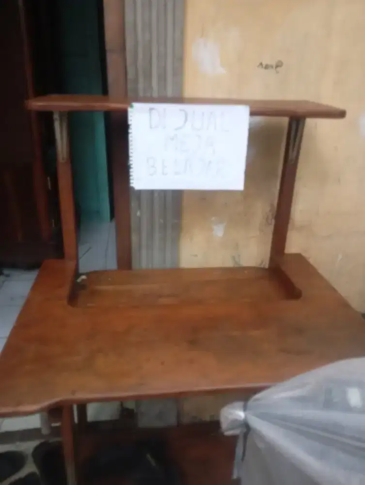 Meja belajar sederhana