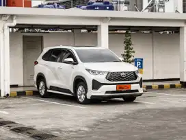 Innova Zenix V Hybrid Modelista