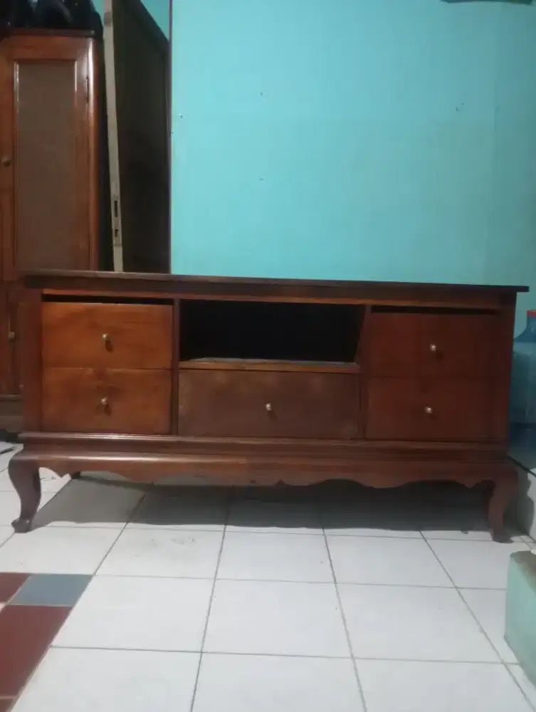 Bipet dan lemari kayu jati
