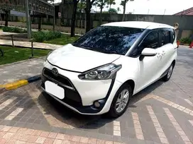 DP Rendah  8JT Toyota Sienta 1.5 G Bensin-AT 2017 Putih