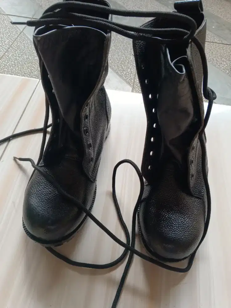 Sepatu POLRI 43