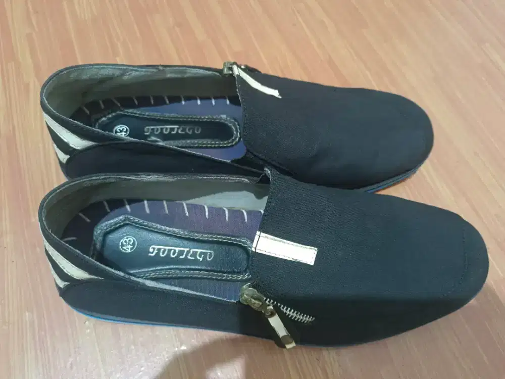 Sepatu bekas masih sangat bagus dan layak pakai