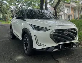 Jual Nissan Magnite 2022 Premium 1.0 Turbo CVT Putih Two Tone