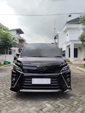 Toyota Voxy 2.0 bensin matic 2018