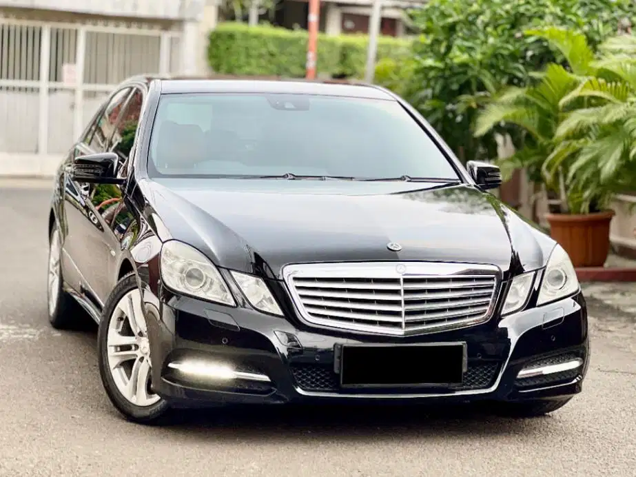 Mercedes Benz E250 Avantgarde Hitam Metalik 2011 No Genap TDP 12 Juta
