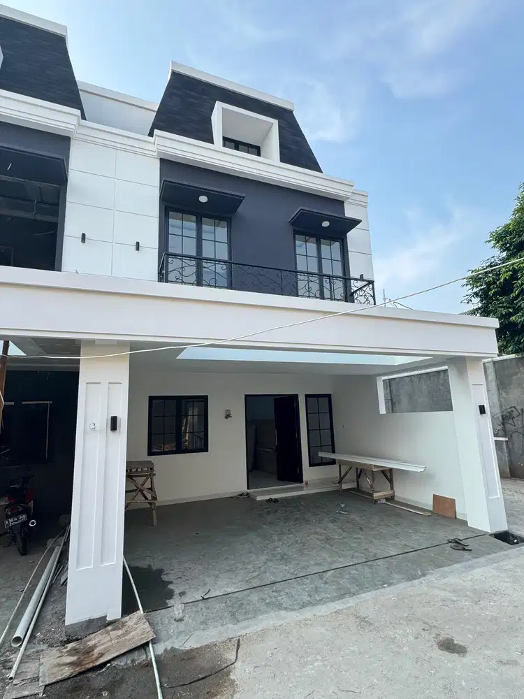 Rumah Dua Lantai Sangat Bagus di Pancoran
