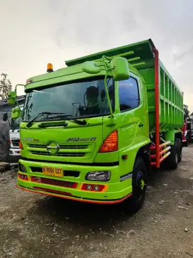 Dump truck Hino lohan tahun 2015