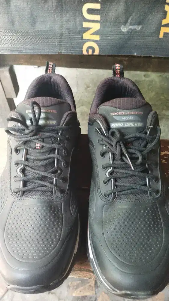 Sepatu Skechers size 43 Ori