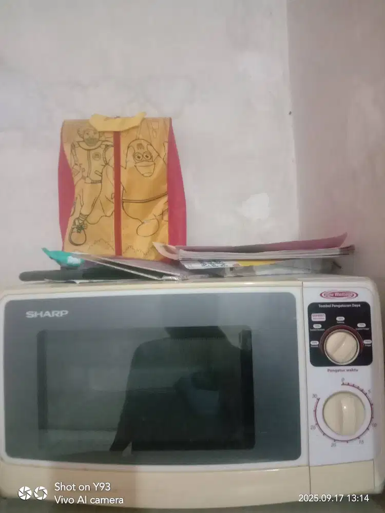 Microwave sharp kondisi masih mulus dan bagus banget,low watt