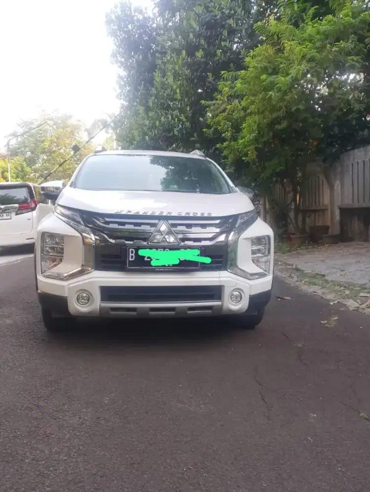 Mitsubishi xpander cross kilometer baru 12 ribu