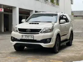 Toyota Fortuner 2.5 VNT TRD Sportivo AT Diesel 2015  Putih