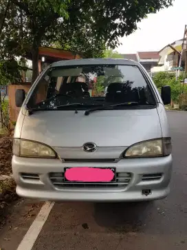 Mobil minibus Daihatsu Espass