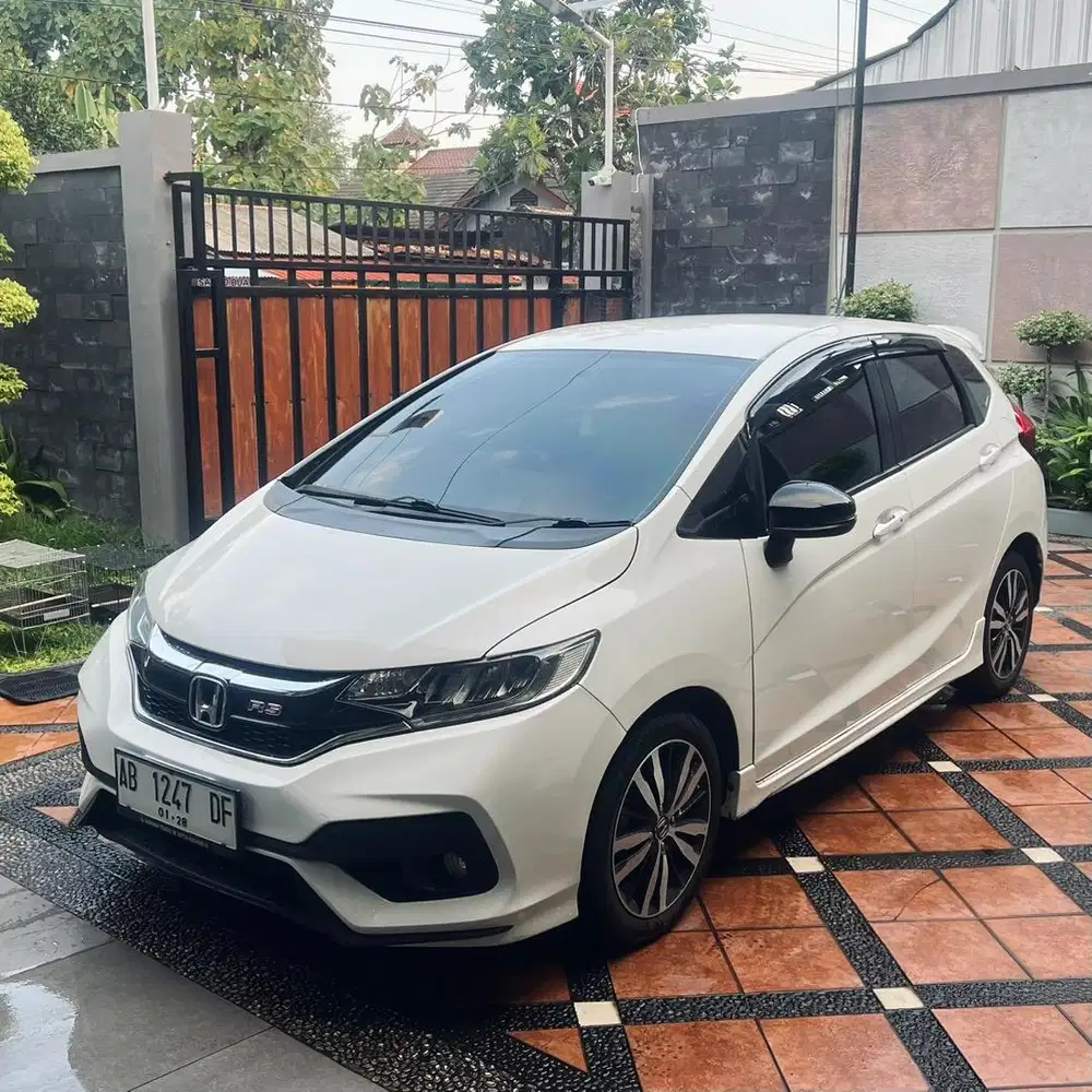 Honda Jazz GK5 RS CVT 2017 putih