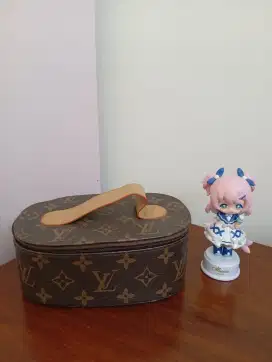 Tas make up wanita motif LV