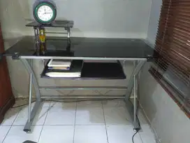 Dijual Meja Kerja / Komputer / Belajar Kaca