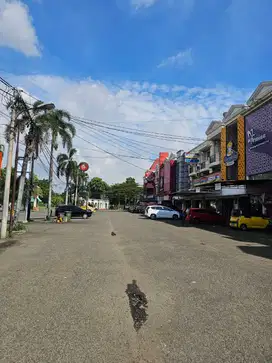 Ruko ramai siap usaha di bulevard hiaju harapan indah bekasi