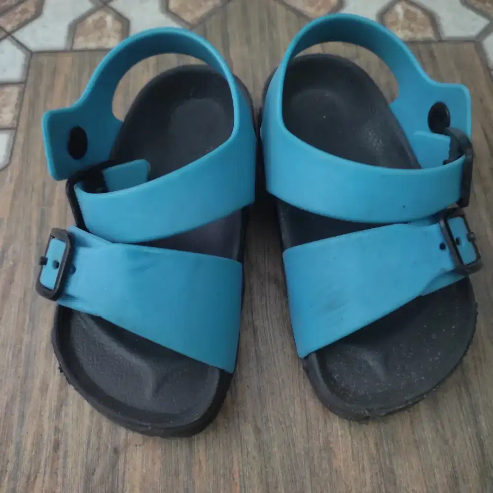 Sandal karet tali belakang