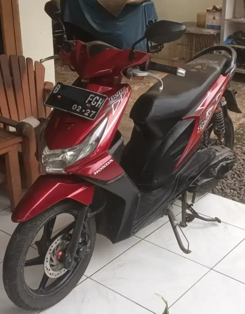 Honda Beat Karbu 110cc warna Merah tahun 2012